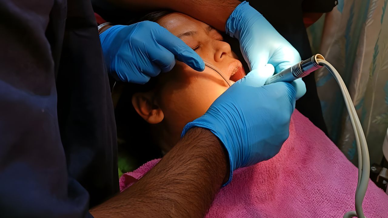 Warning Symptoms of the Early Stage of Large Pathological Wisdom Tooth.
